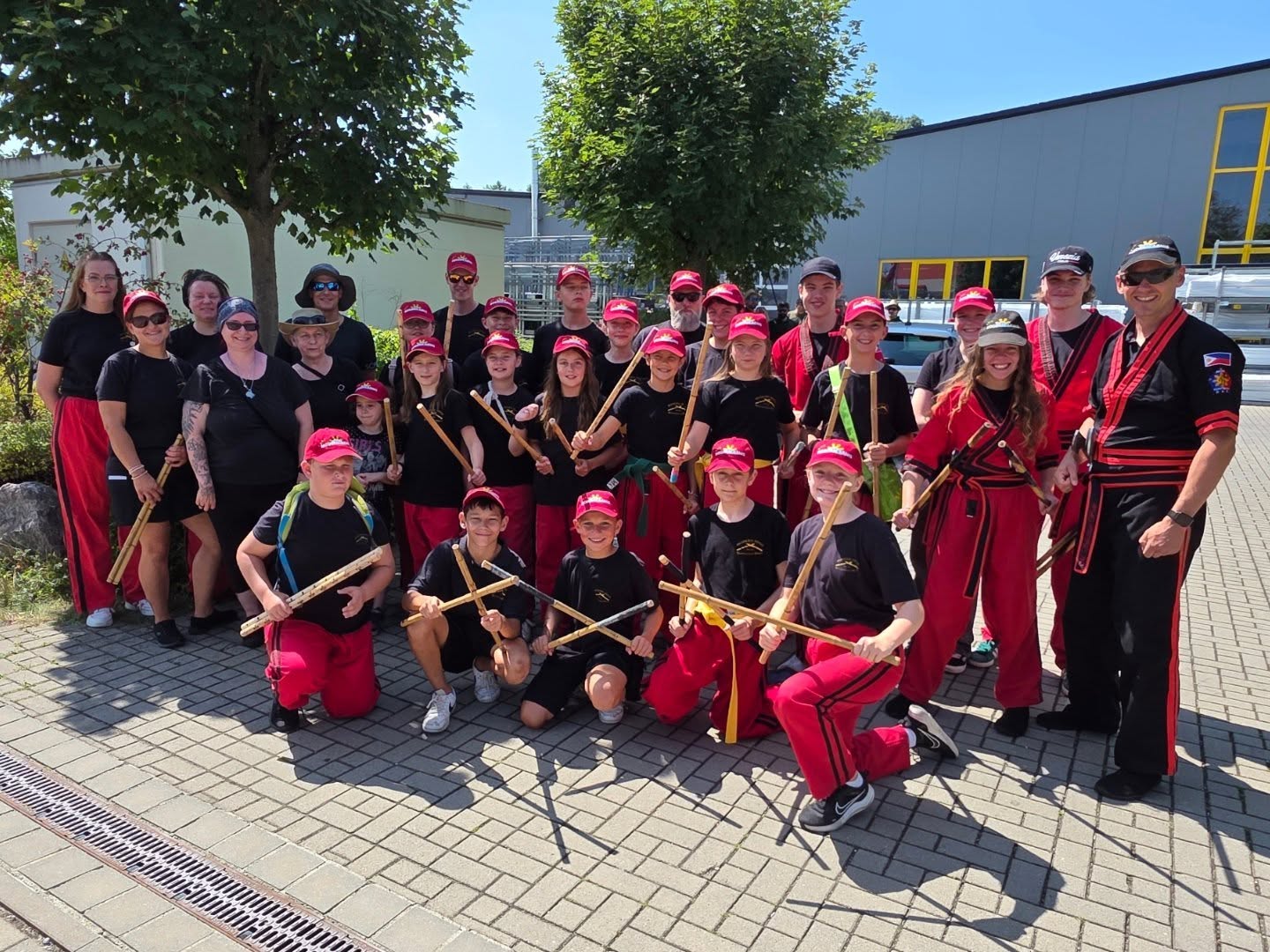 Modern Arnis Neumarkt e.V. beim Volksfestzug in Neumarkt in der Oberpfalz Modern Arnis Neumarkt e.V. beim Volksfestzug in Neumarkt in der Oberpfalz